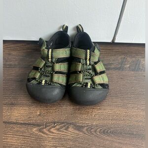 Keen Newport Green Sport Sandals Size 5